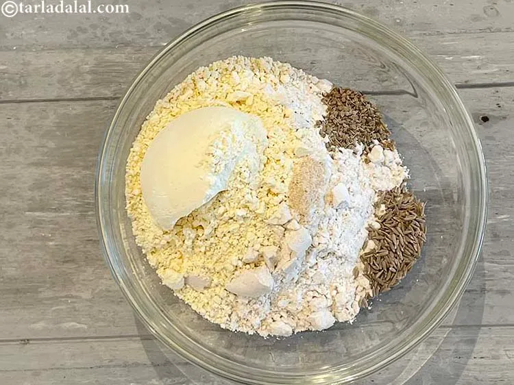 Step 6 – Add a pinch of&nbsp;<a href="https://www.tarladalal.com/glossary-asafoetida-hing-113i">asafoetida (hing)</a>.&nbsp;