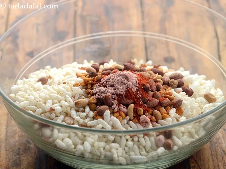 Step 10 – Add black salt.&nbsp; It provides a nice chatpata flavour to the <strong>mixed sprouts bhel</strong>.&nbsp;