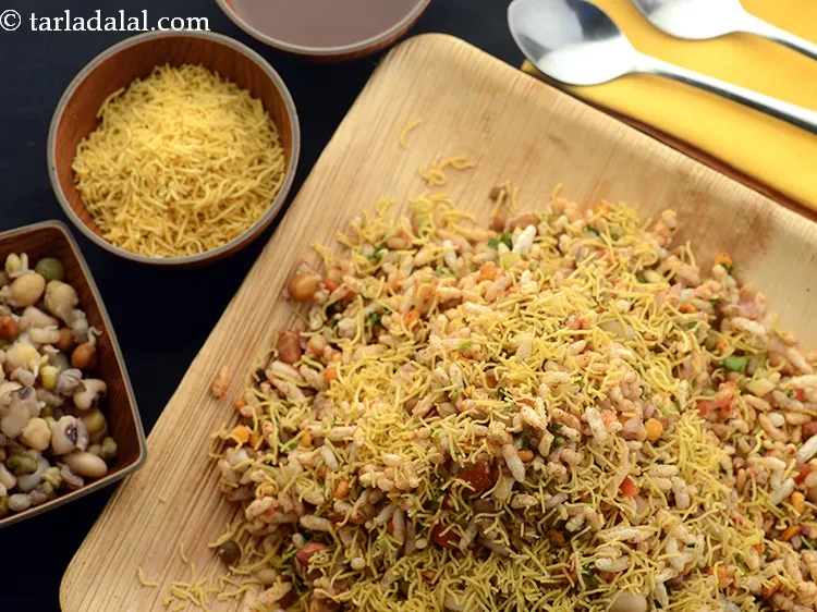 Step 21 – Serve&nbsp;<strong>mixed sprouts bhel | murmura with mixed sprouts | bhel with sprouts | chatpata mixed …