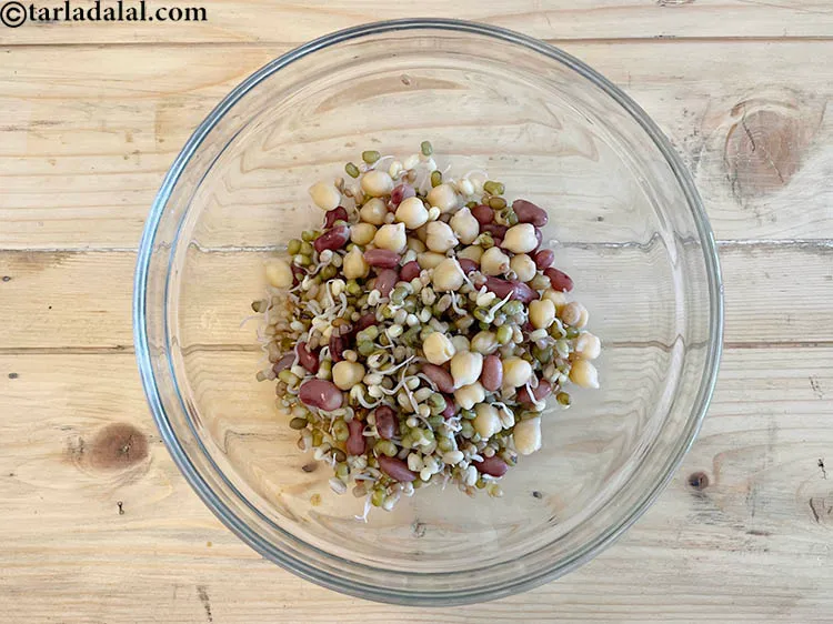 Step 10 – To make <meta charset="UTF-8" /><strong>sprouts salad |</strong>&nbsp;<strong>mixed sprouts salad</strong>&nbsp;|&nbsp;<strong>healthy sprouts salad |&nbsp;</strong>in a deep bowl …