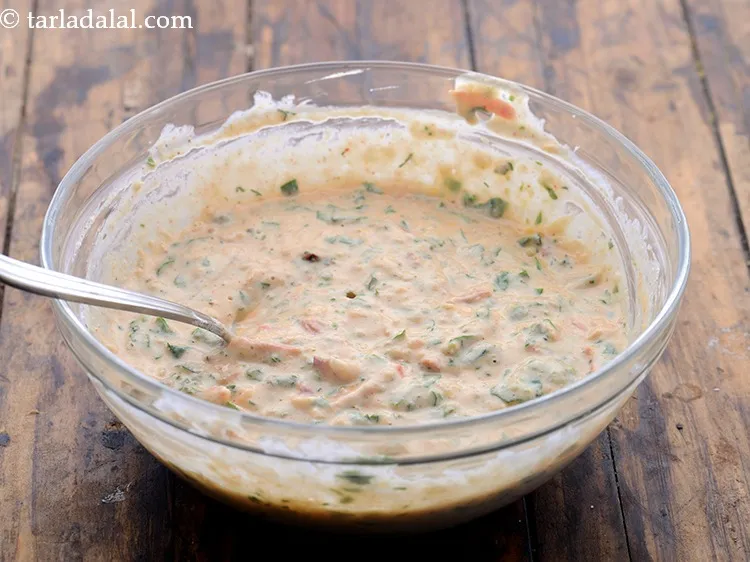 स्टेप 11 – सभी सामग्रियों को अच्छी तरह से मिलाएं। <strong>इंस्टेंट वेजिटेबल हांडवा</strong> …