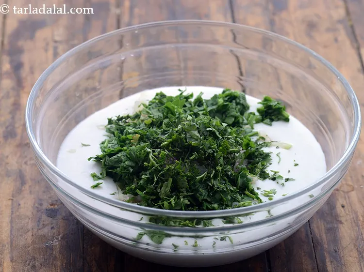 स्टेप 5 – बारीक कटा हरा धनिया डालें। आप अपनी पसंद के किसी …