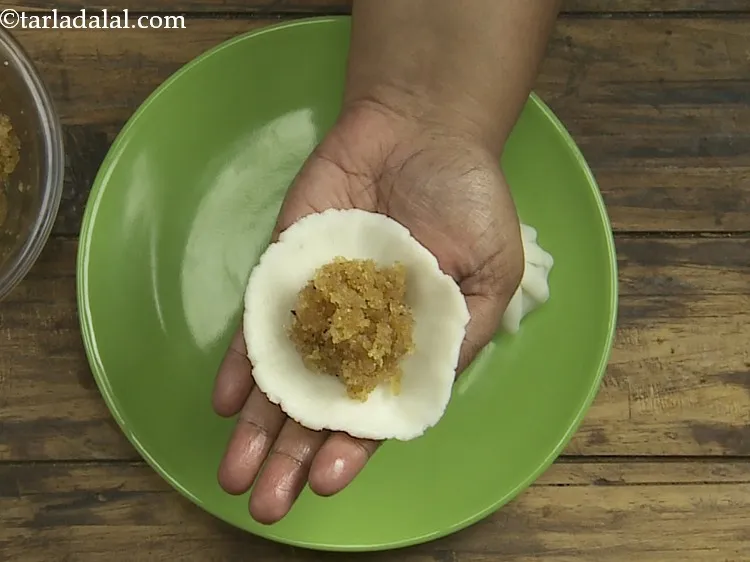 Step 18 – <p>Place a portion of the filling in the center.</p>