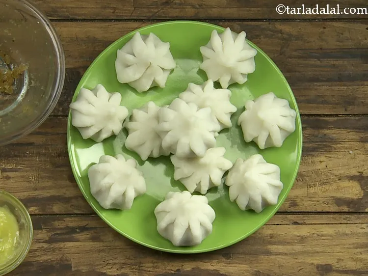 Step 22 – <p>Repeat steps 1 to 8 to make the remaining <strong>ukadiche modaks</strong>.</p>