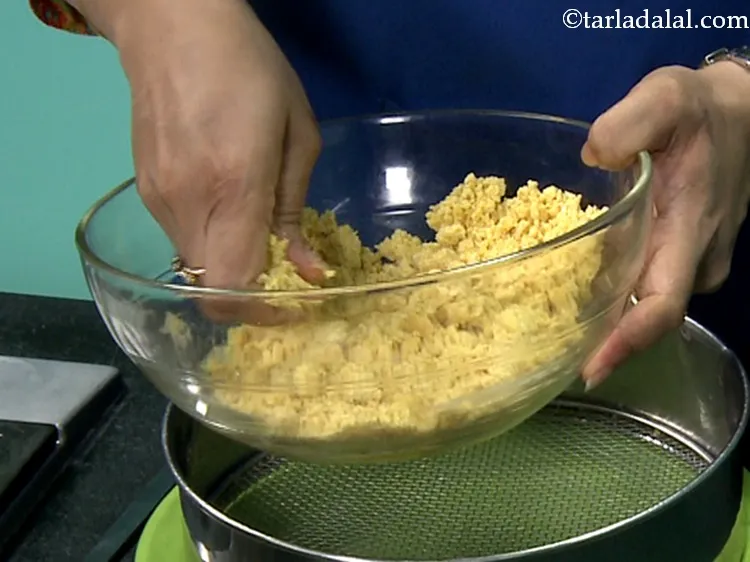 Step 11 – After half an hour, break the lumps lightly with your fingertips.