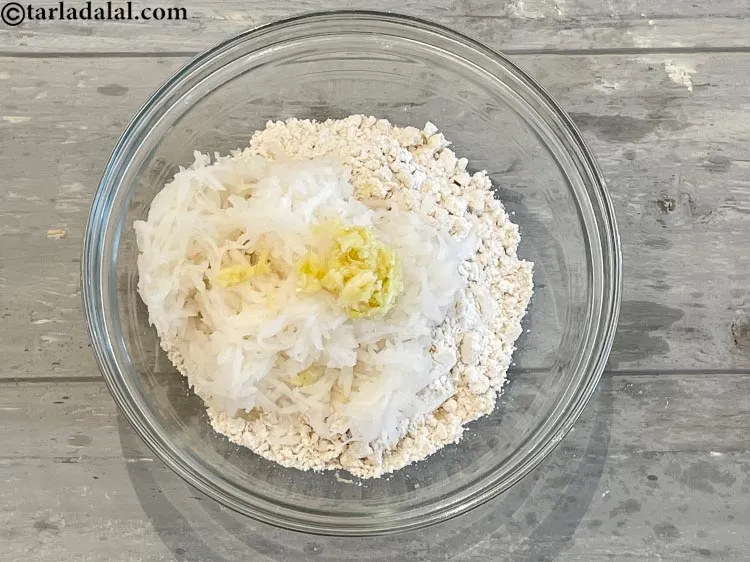 Step 4 – Add 1 teaspon ginger garlic (adrak-lehsun) paste.