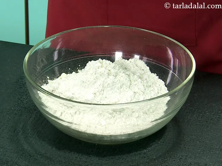 Step 7 – Add jowar flour. The flour absorbs excess moisture and binds together all the ingredients.
