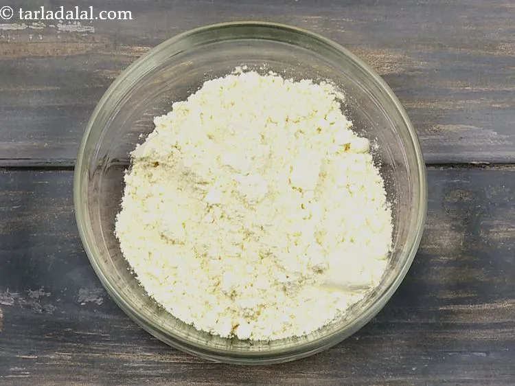 Step 1 – To make besan mixture for&nbsp;<strong>mooli sabzi recipe | mooli ki sabji | Punjabi&nbsp;mooli aur patte …