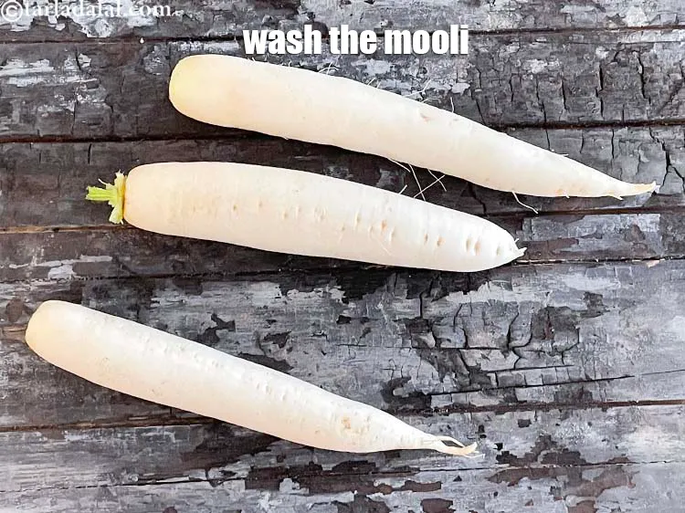 Step 5 – <meta charset="UTF-8" />Wash the mooli in running water to remove the dirt stuck to it.&nbsp;