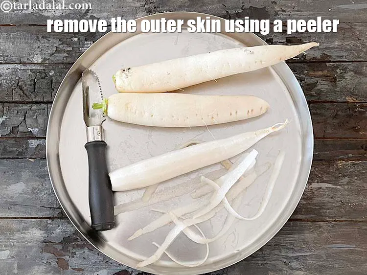 Step 6 – <meta charset="UTF-8" />Grate the mooli using a peeler to remove the outer skin.&nbsp;