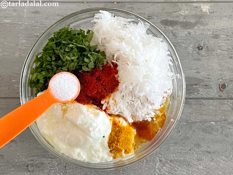 स्टेप 19 – स्वादानुसार नमक डालें।