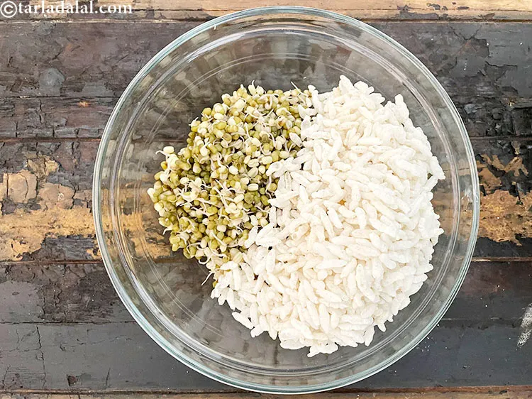 स्टेप 14 – २ कप <a href=""https://www.tarladalal.com/glossary-puffed-rice-kurmura-murmura-mamra-hindi-537i"">मुरमुरा</a>&nbsp;डालें। यदि आपने थोड़ी देर के लिए …