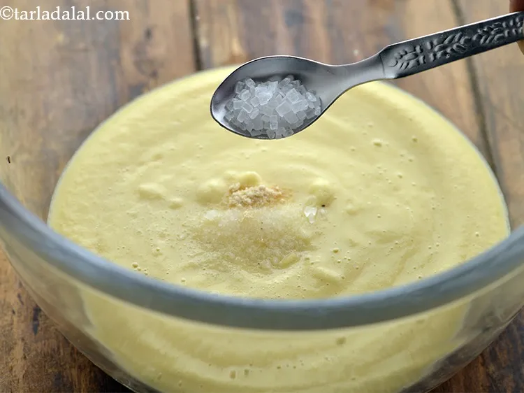 स्टेप 9 – शक्कर डालें। अगर आपको नापसंद हो तो आप इसे डालना …