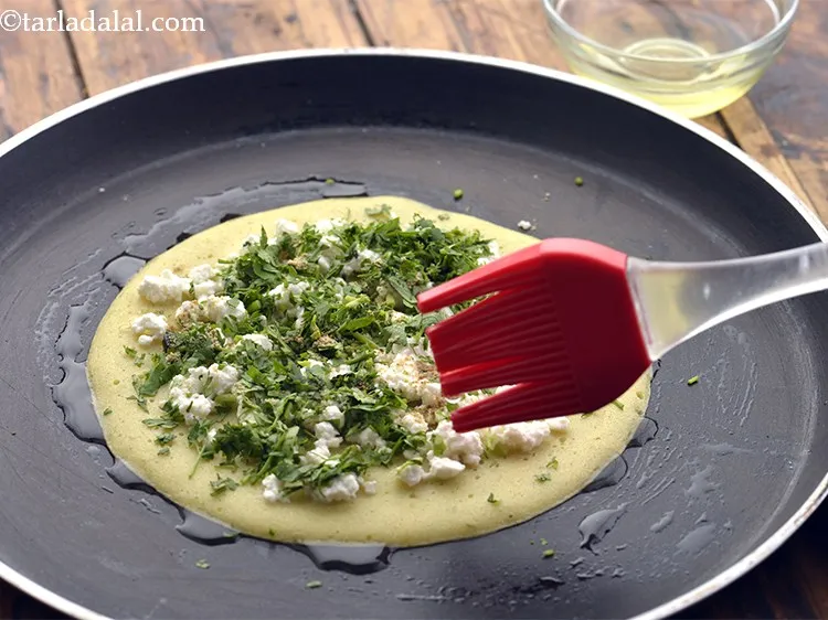 स्टेप 18 – मध्यम आंच पर १/२ टीस्पून तेल का इस्तेमाल करके दोनों …