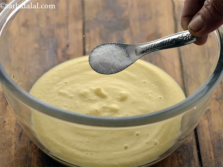 स्टेप 7 – इसे एक कटोरे में डालें और नमक जोडें।