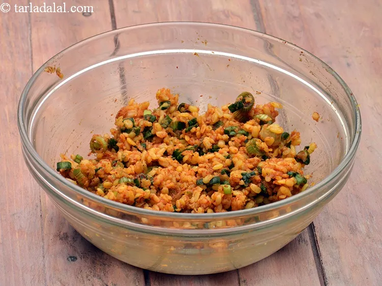 Step 23 – Mix well. Divide the stuffing into 6 equal portions and keep aside.<br /> &nbsp;