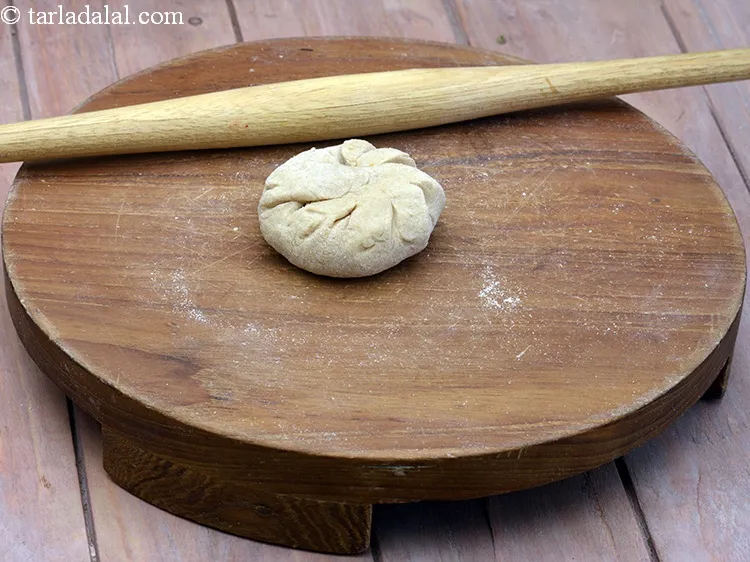 Step 27 – Bring together all the sides in the centre and seal tightly.