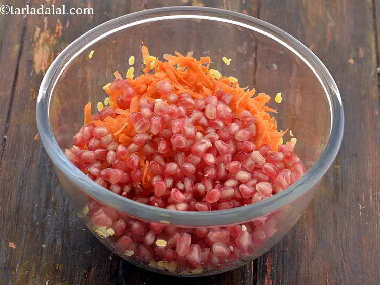 स्टेप 10 – अब, अनार डालें। वे बल्क और सीज़न में जोड़ते हैं। …