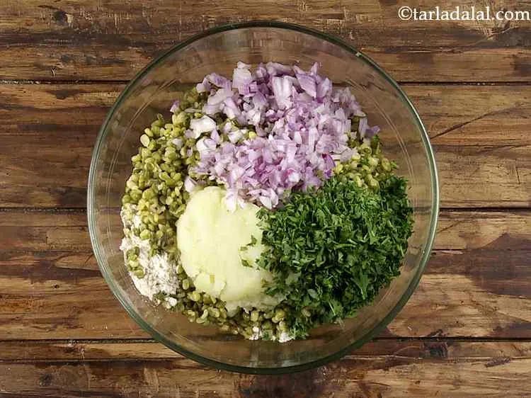 Step 8 – Now add the coriander leaves.