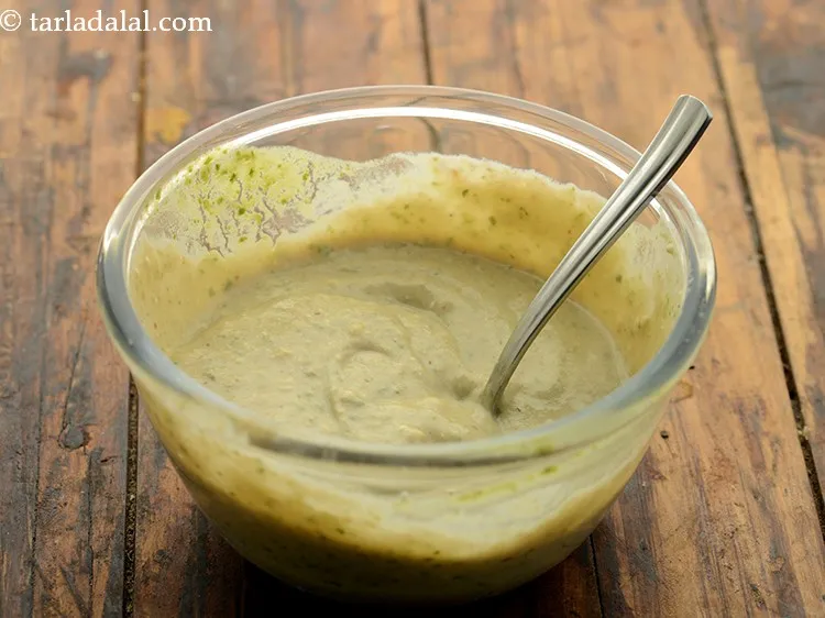 स्टेप 11 – नमक डालें, अच्छी तरह मिलाएं और एक तरफ रख दें।