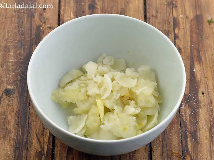 Step 13 – To stuff the potatoes of <strong>Mughlai Aloo recipe</strong>, we will now make a stuffing micture. …