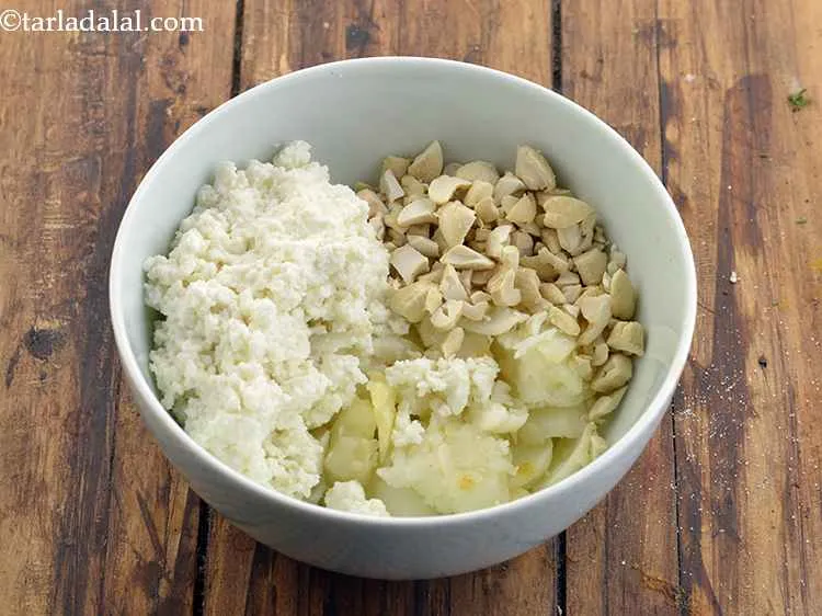 Step 15 – Now, add the chopped cashew nuts to add crunchiness to your <strong>Dum Aloo</strong> stuffing.