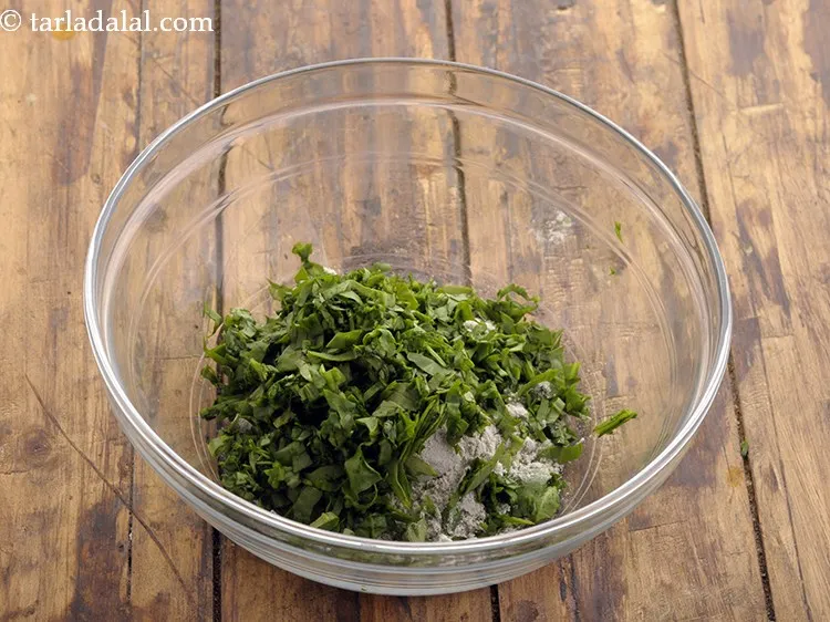 Step 12 – Add spinach to the bowl jowar flour and bajra flour.