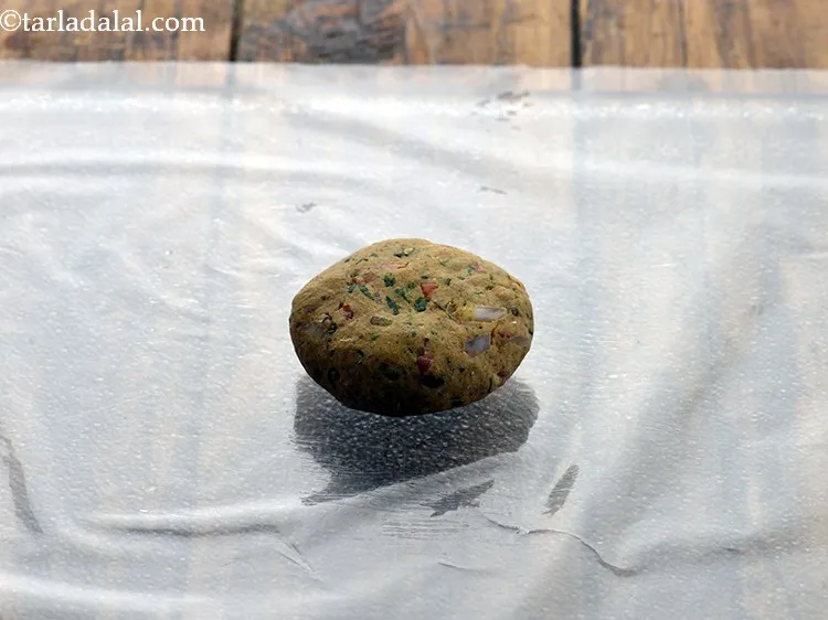 स्टेप 18 – एक भाग लें कर, गोल बॉल तैयार करें। फिर उस …