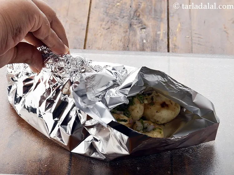 Step 14 – Bring the sides of the aluminium foil together in the centre and seal it.