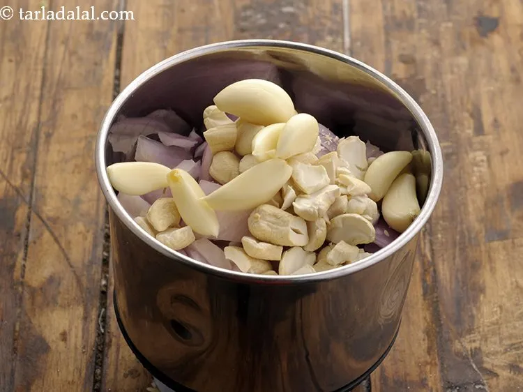 Step 4 – Add 5 to 6 garlic cloves