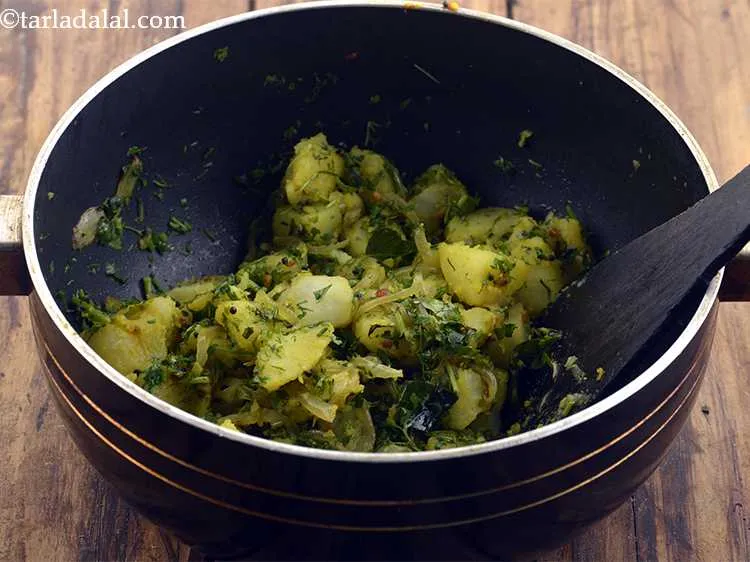 स्टेप 32 – अच्छी तरह से मिलाएं और मध्यम आंच पर १ मिनट …