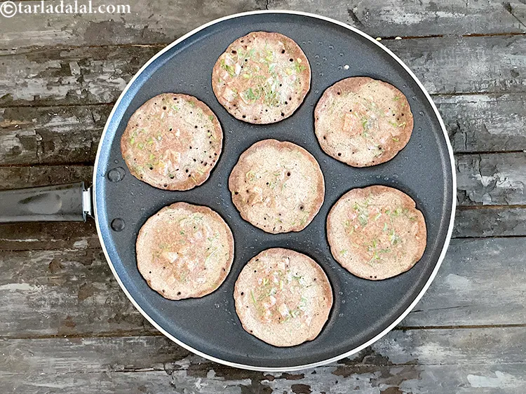 Step 26 – <meta charset="UTF-8" />Let the bottom of the pancakes cook for a while.&nbsp;