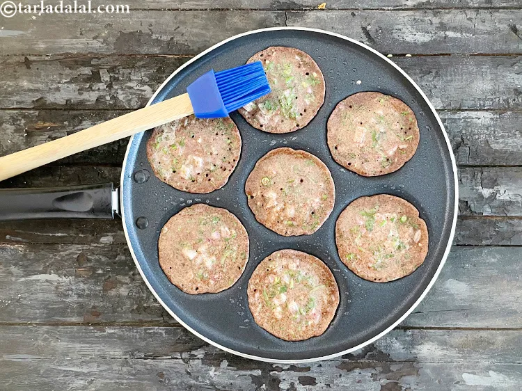 Step 27 – <meta charset="UTF-8" />Then grease the uncooked top of the pancake with some oil.&nbsp;