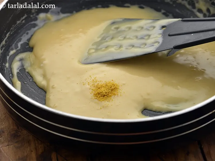 स्टेप 4 – सरसों का पाउडर डालें और अच्छी तरह मिलाएँ। आप थोड़ी …