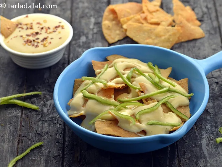 स्टेप 8 – <strong>घर के बने चीज़ी नाचोज़</strong> को | <strong>चीज नाचोज़ | …