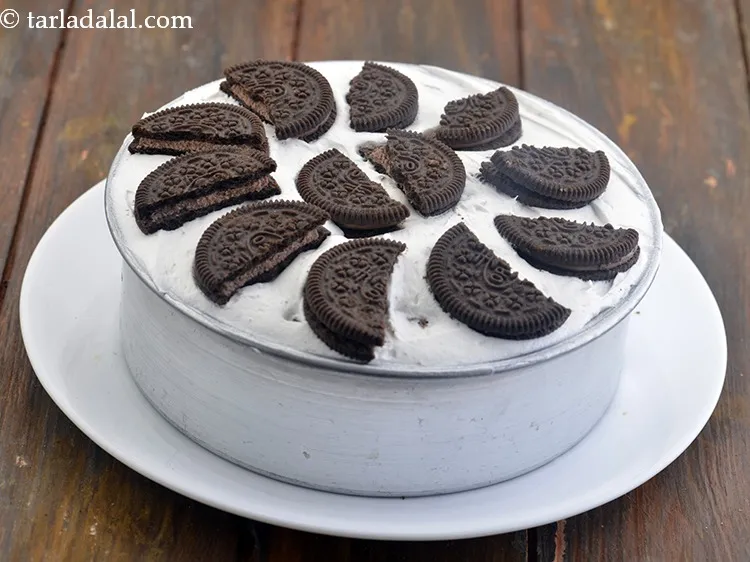 Step 19 – Finally arrange the oreo biscuit halves evenly over it. Here we have not removed the …