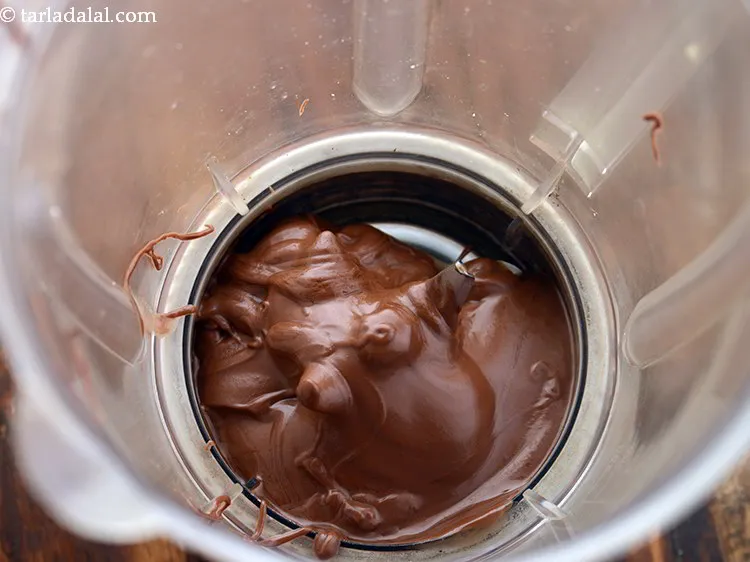 Step 3 – To make <strong>Nutella milkshake</strong>, in a mixer jar take 2 tbsp Nutella hazelnut chocolate spread.