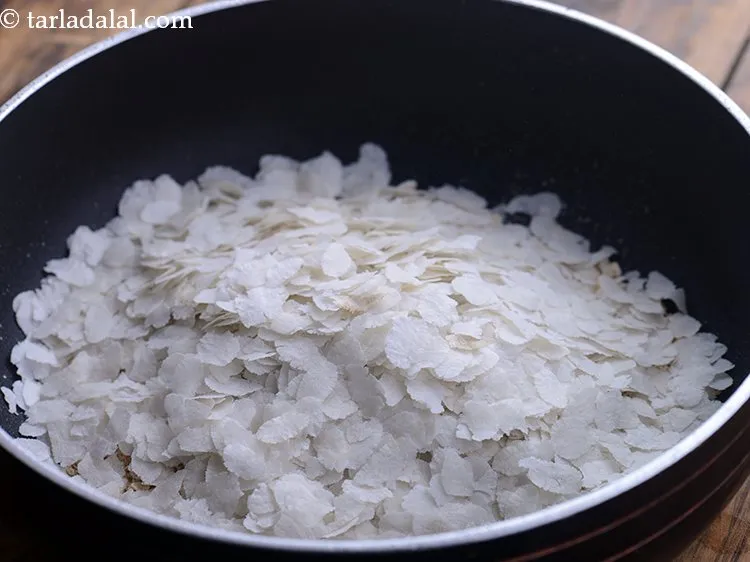 स्टेप 13 – पोहा डालें।