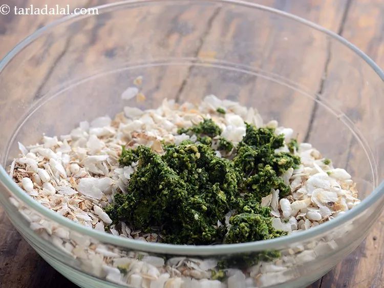 स्टेप 17 – एक बार जब ओट्स, पोहा और मुरमुरा ठंडा होने पर, …