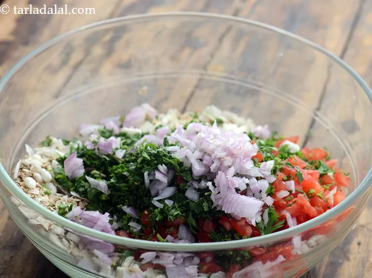 स्टेप 20 – प्याज़ डालें।