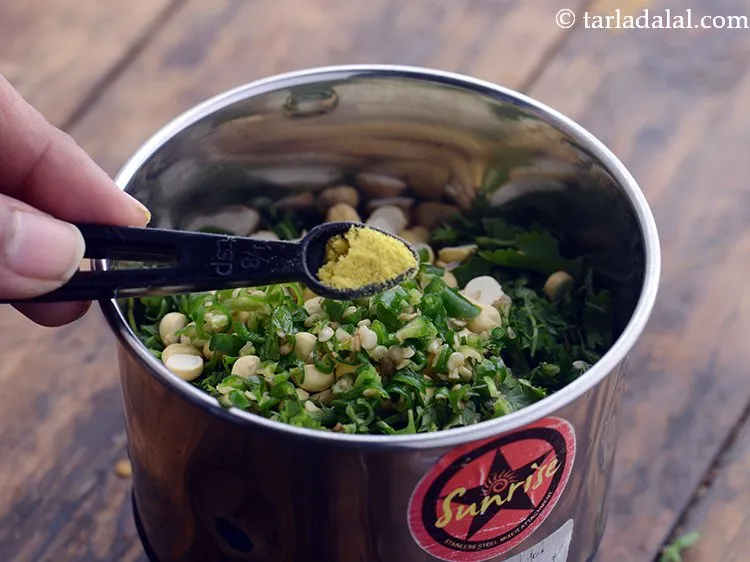 स्टेप 7 – हींग डालें।