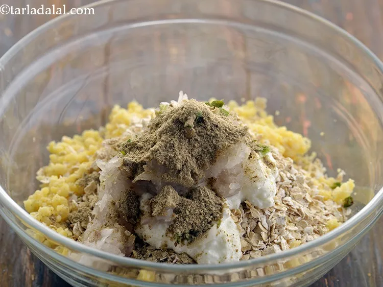 Step 12 – Add chaat masala for that much required chatpata flavour.