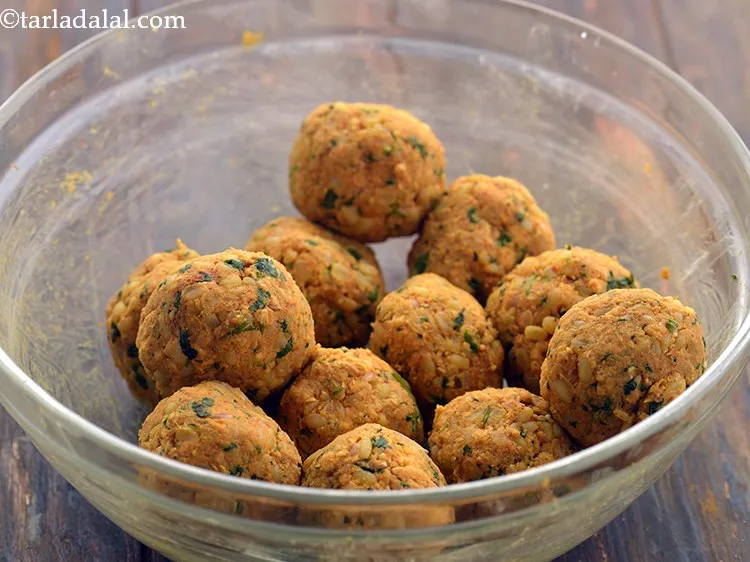 Step 19 – To prepare the&nbsp;<strong>oats moong dal tikki | moong dal tikki with oats | &nbsp;healthy oats …