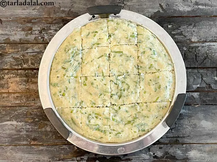 Step 28 – The cut a horizontal line accross the <strong><!--%3Cmeta%20charset%3D%22UTF-8%22%20%2F%3E-->oats rava palak dhokla |&nbsp;instant rava and oats …