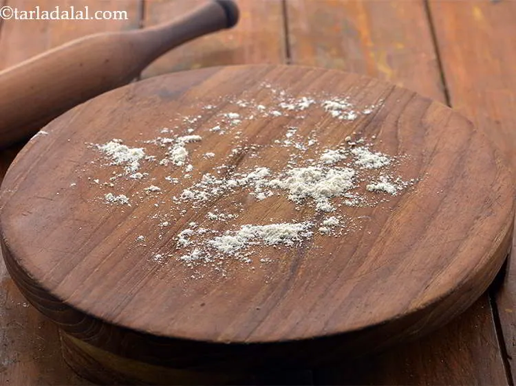 Step 14 – <p>Sprinkle a little flour on the rolling surface.</p>