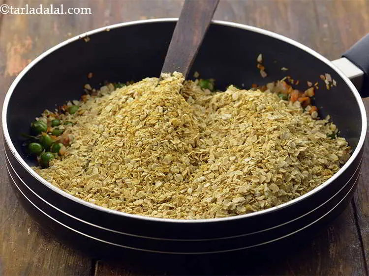 स्टेप 16 – भुनें हुए ओट्स डालें। यदि आप स्टील कट ओट्स का …