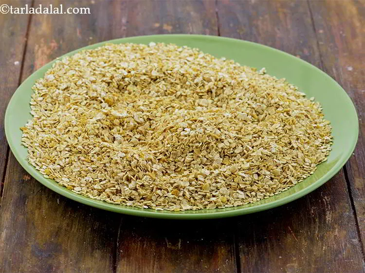 Step 6 – Transfer the roasted oats in a plate and keep aside.