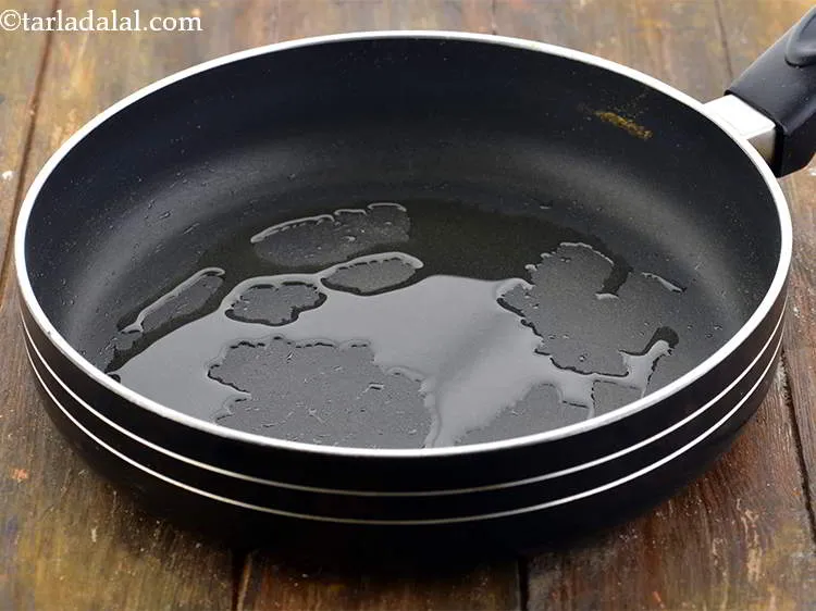 Step 7 – Heat the remaining 2 tsp of olive oil in the same non-stick pan.