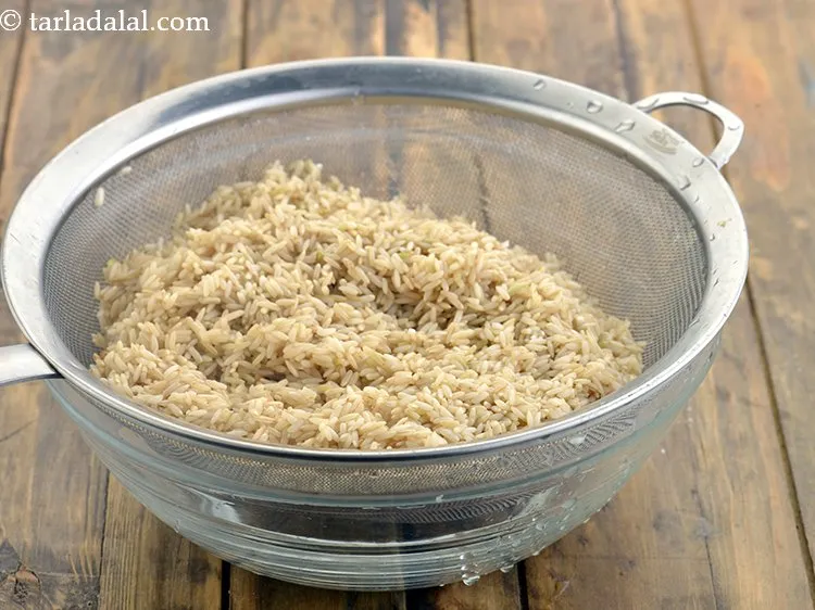 Step 8 – Drain the brown rice using a strainer. Keep aside.
