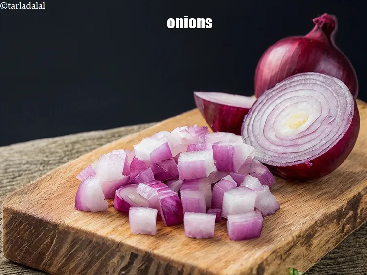 स्टेप 2 – <strong>कचुम्बर सलाद में प्याज क्यों?</strong> भारतीय कचुम्बर सलाद हमेशा प्याज …